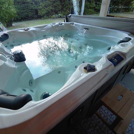 Gite A La Campagne Avec Jacuzzi Avensan Exterior foto
